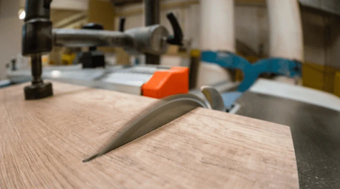 Точный раскрой и кромление материалов